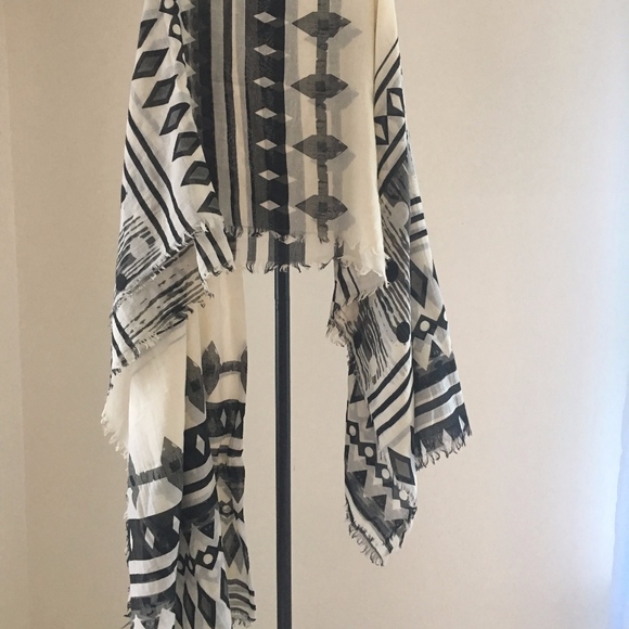 Scarf ✅ - Picture 2 of 2